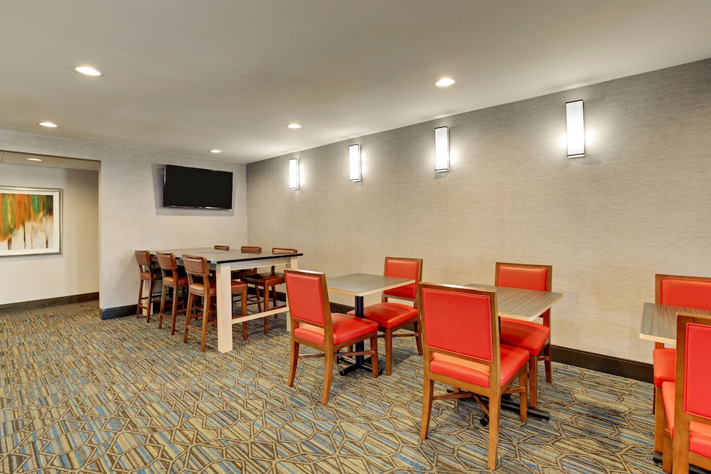 Holiday Inn Express Nashville W I40/Whitebridge Rd 46/47