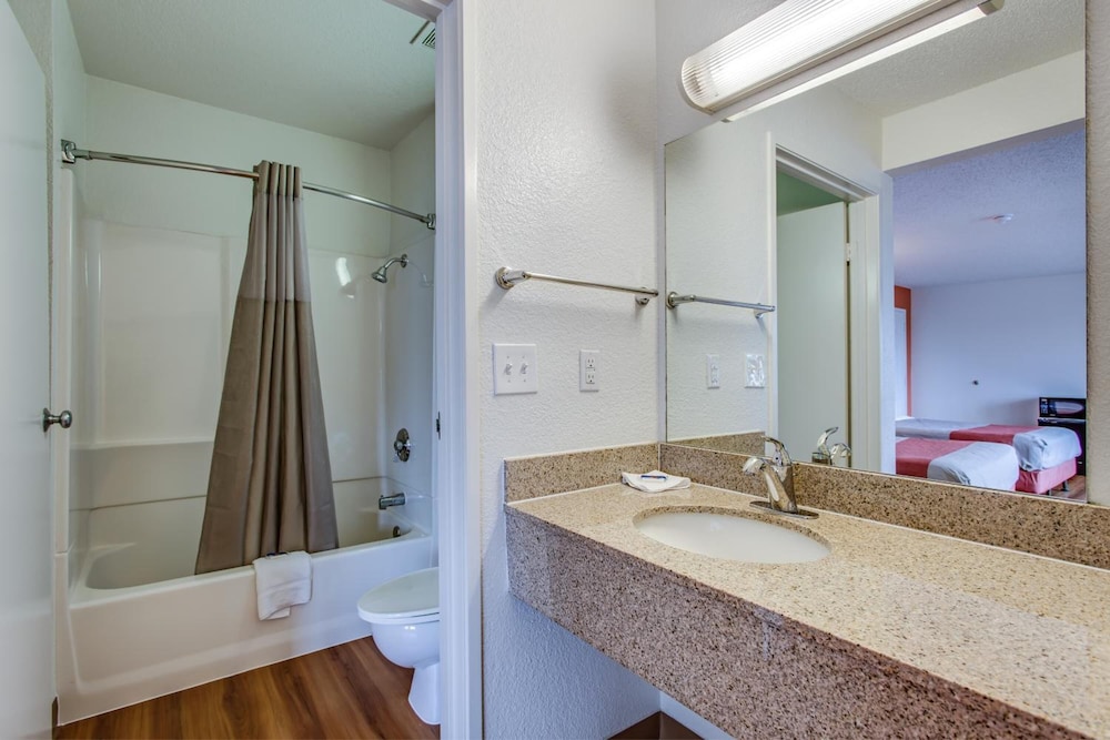 Motel6 Fairfield, CA - North 61/69