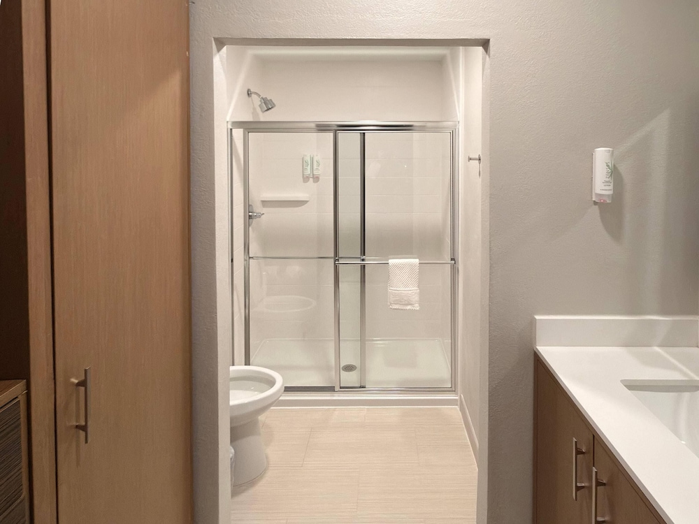 Mainstay Suites - Oklahoma City Airport 50/56
