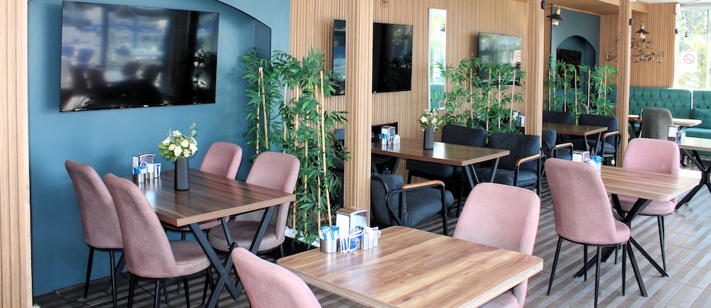 Mavi Restaurant & Apartments 1 49/50