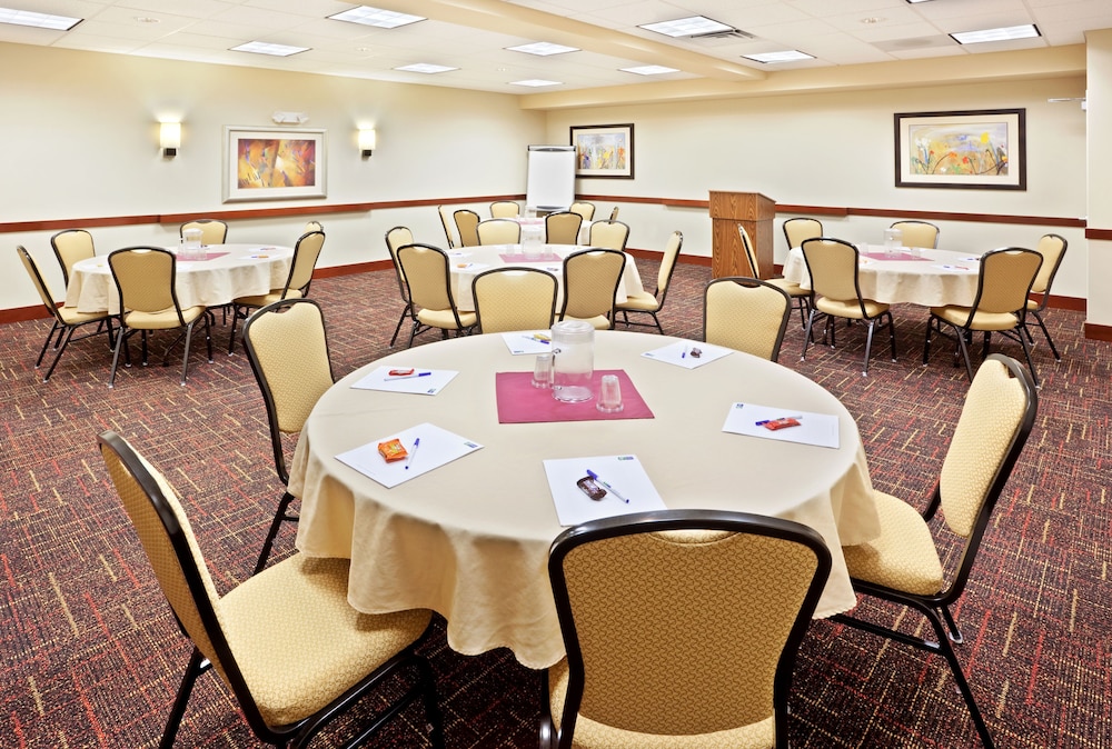 Holiday Inn Express Hotel and Suites Chehalis-Centralia 46/67