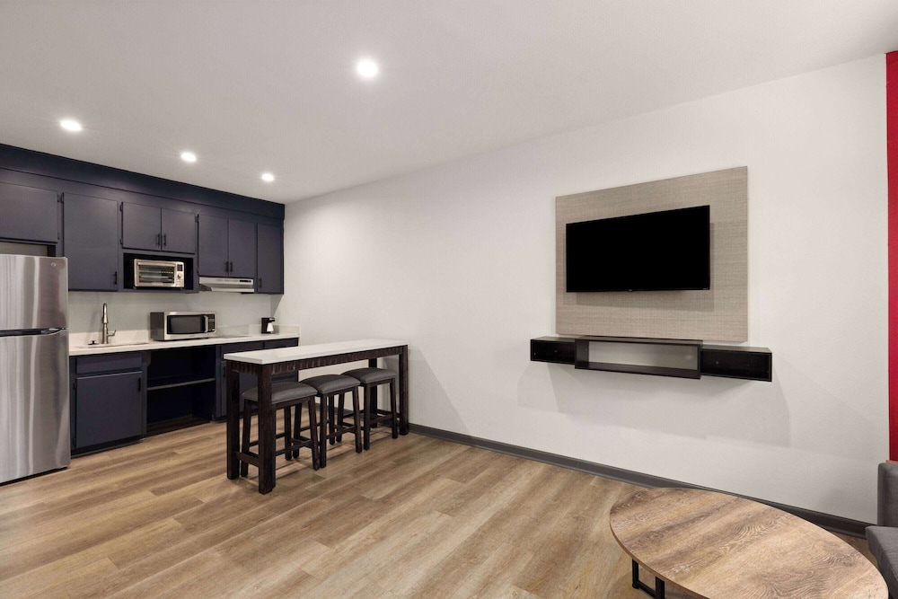 Ramada by Wyndham Studio Suites Dothan 20/35