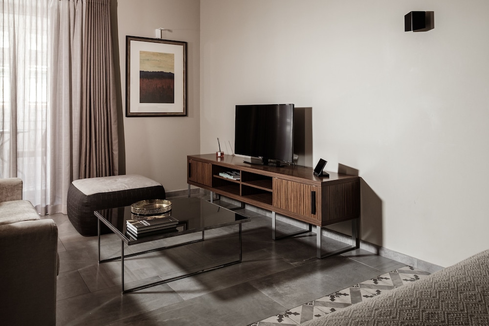 1926 Le Parisot Boutique Suites 24/36