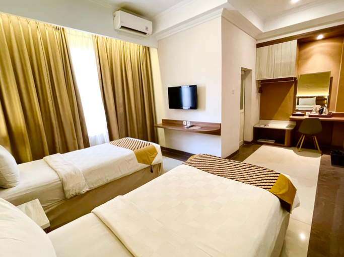 Deluxe, Twin Beds, Bathtub