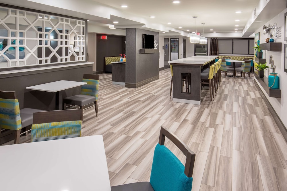 Hampton Inn Monterey 9/42