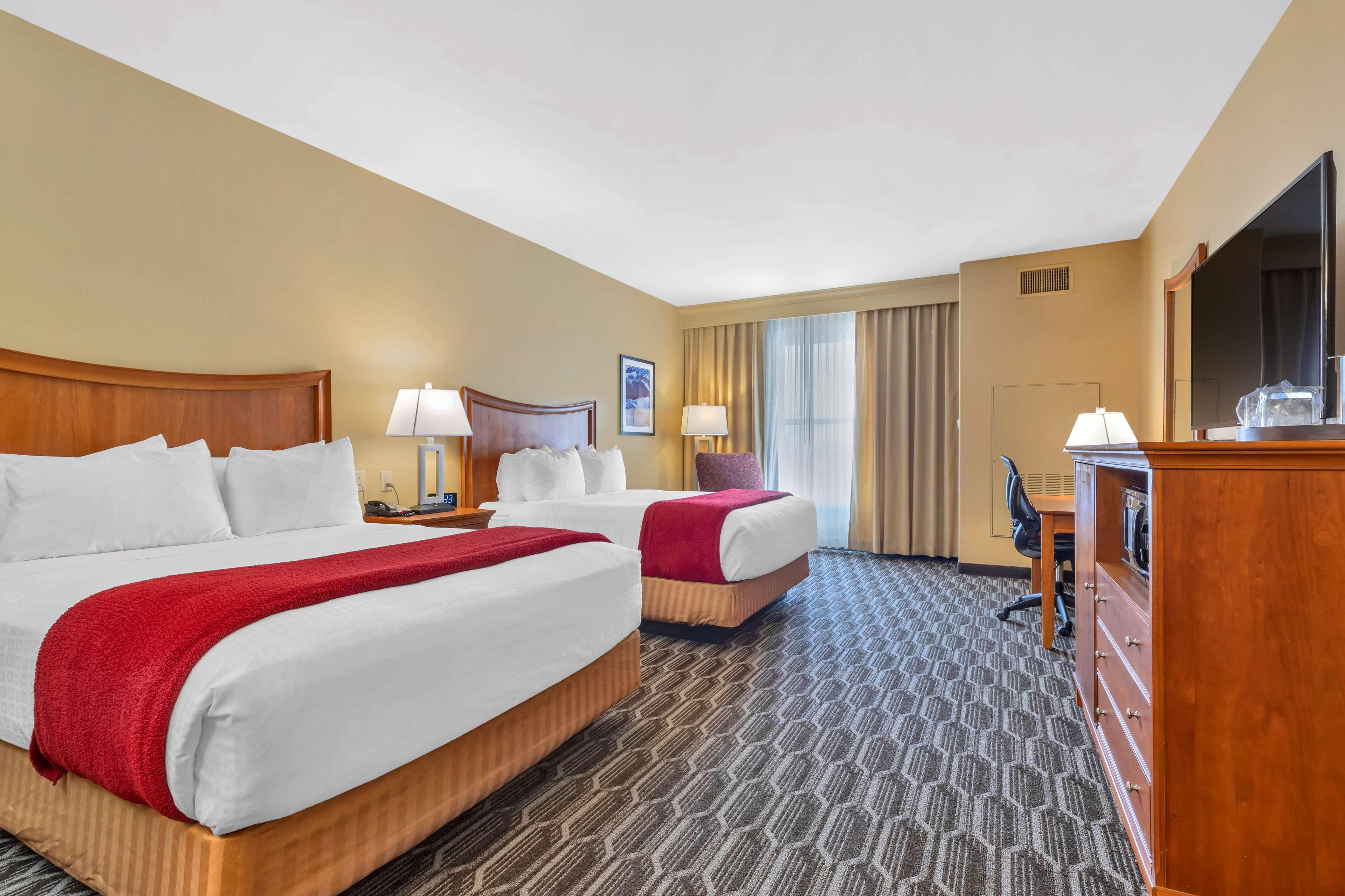 2 Queen Beds, Exterior Entrance