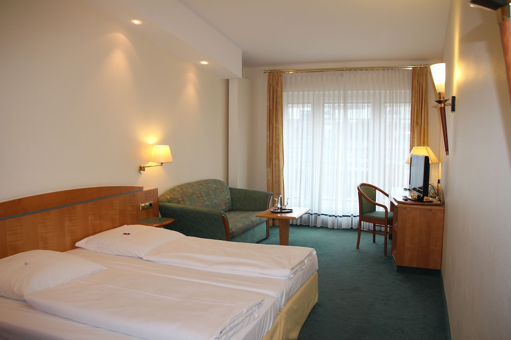Daniel Hotel 12/61