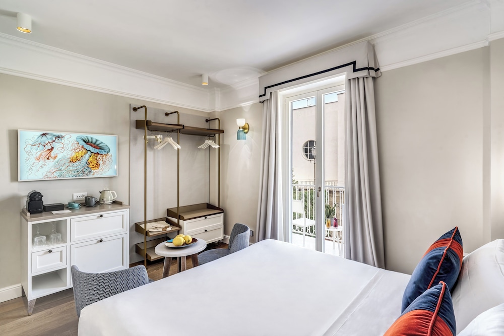 Economy, Queen Bed