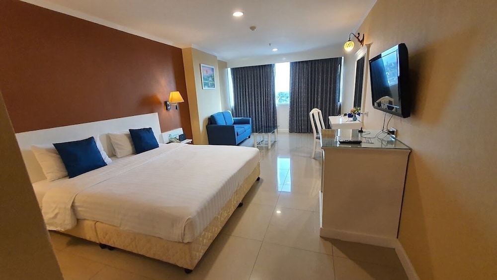 Bay Hotel Srinakarin 24/55