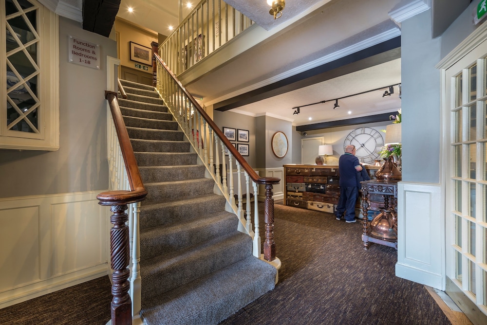 The Golden Fleece Hotel 10/50