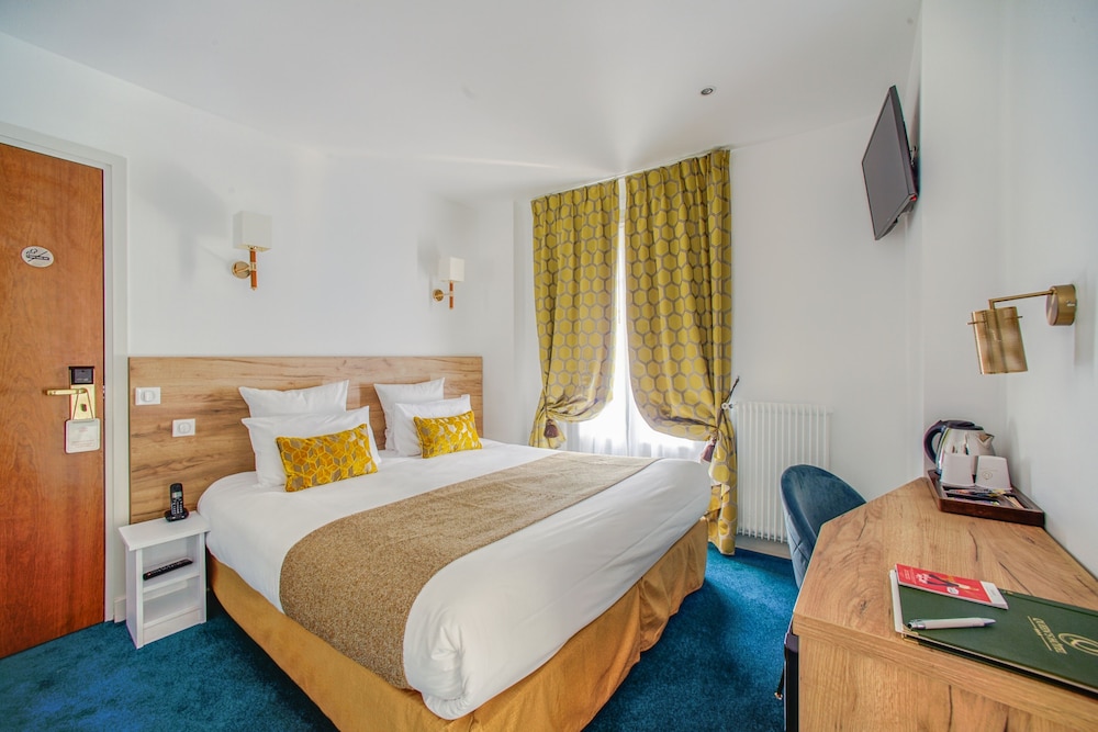 Queens Hotel 19/50