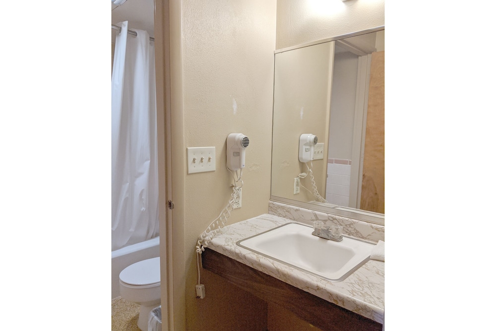 Americas Best Value Inn Vandalia 6/35
