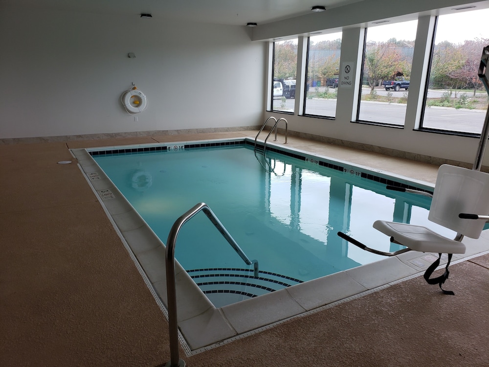 Wingate By Wyndham Christiansburg 23/32