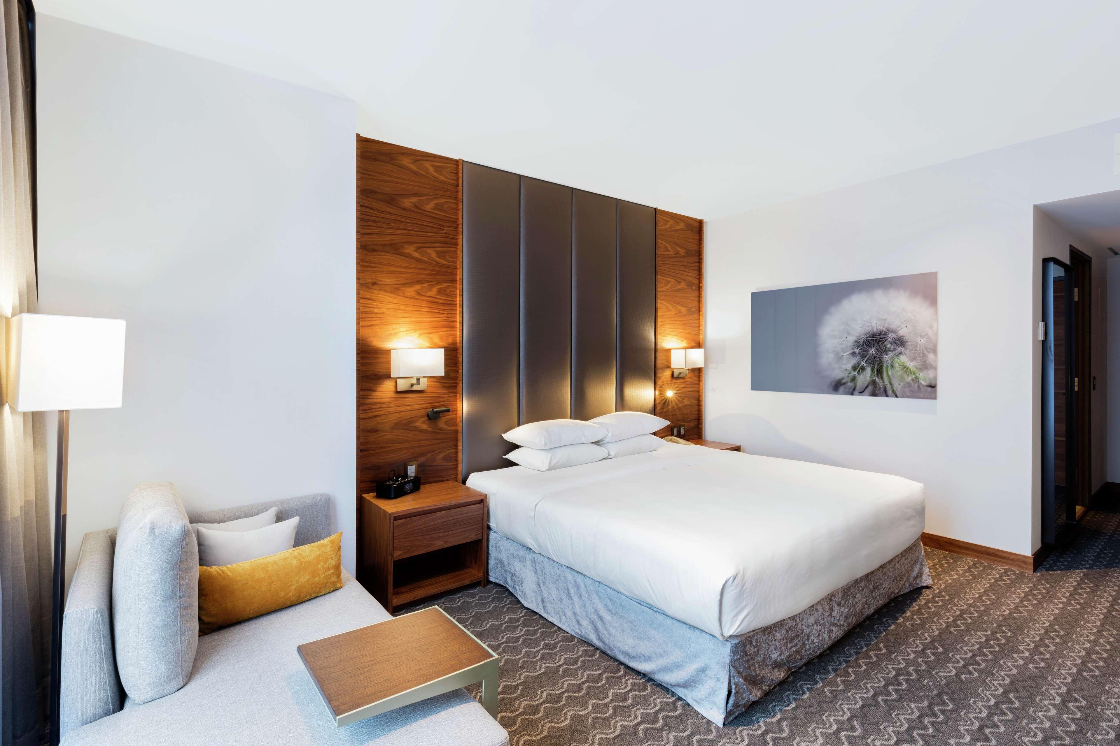 PREMIUM, SUITE, KING BED, LIVING AREA