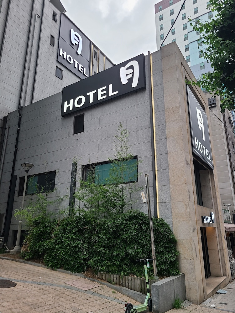 Wol Hotel 4/76