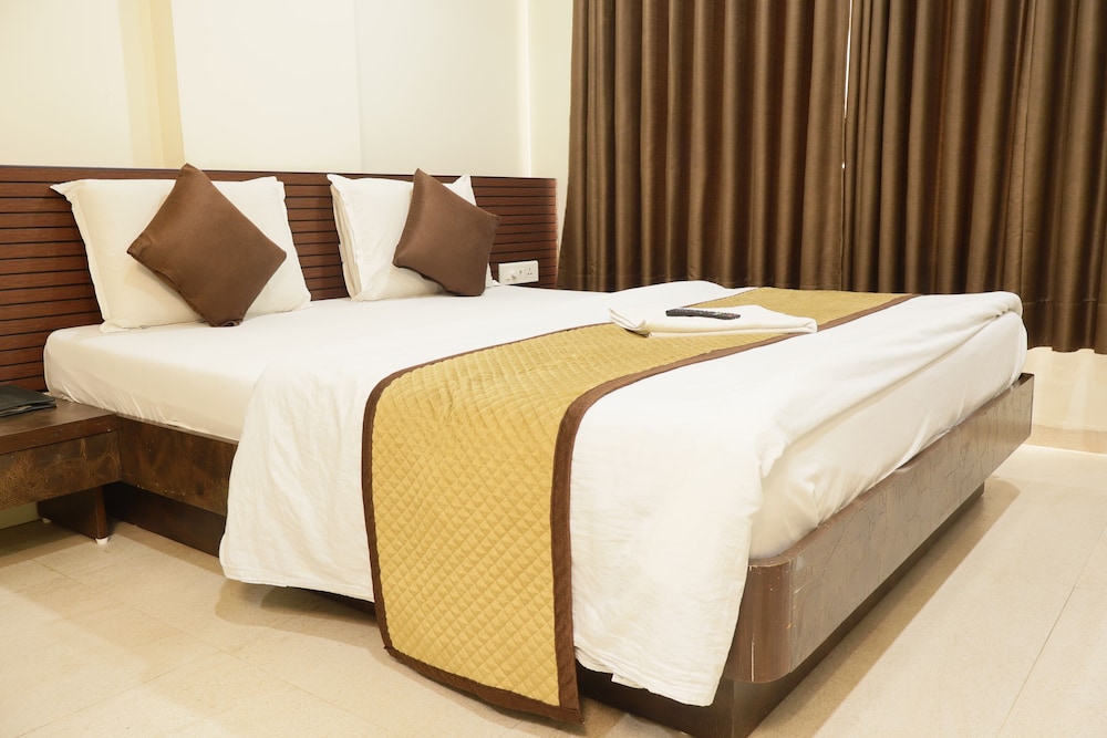 OYO Rooms Thaltej SG Highway 16/51