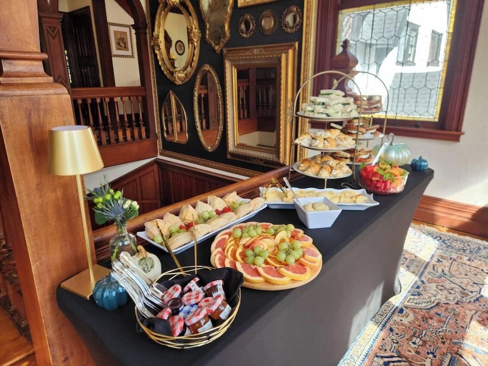 Manor House Bed & Breakfast 60/73