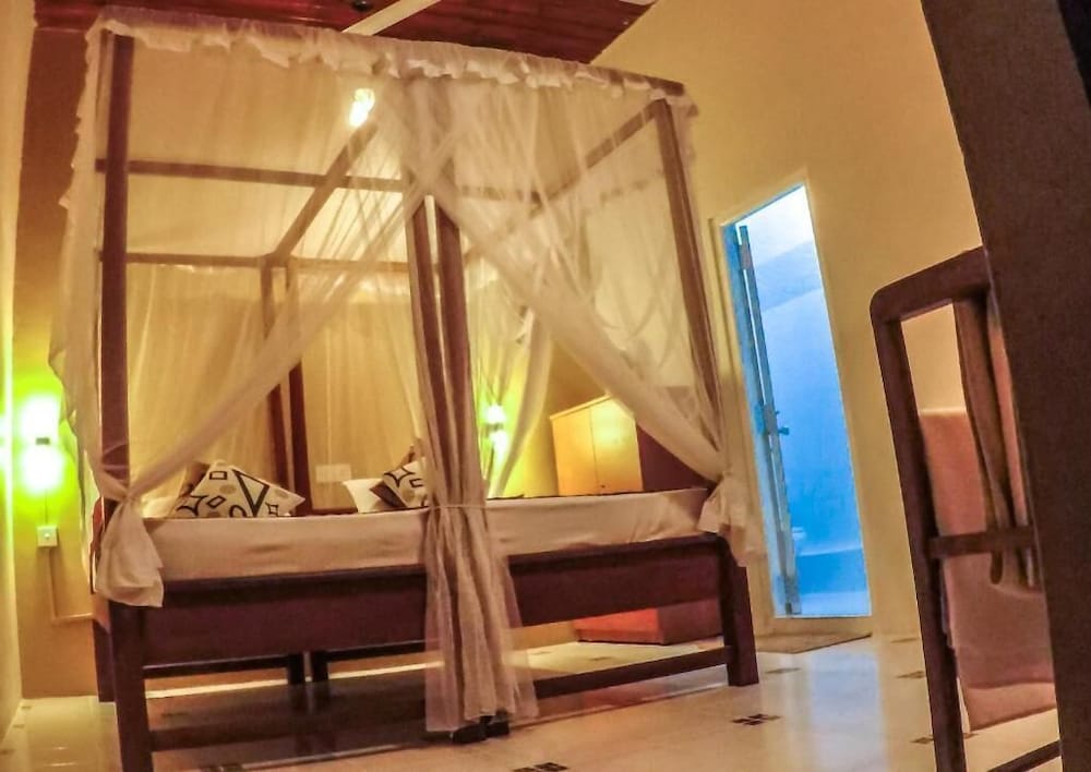 Mrs Wijenayake's Beach Haven Guest House 7/34