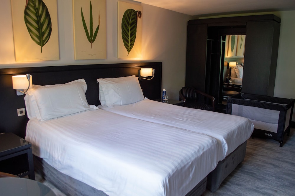 Redcastle Hotel 6/50