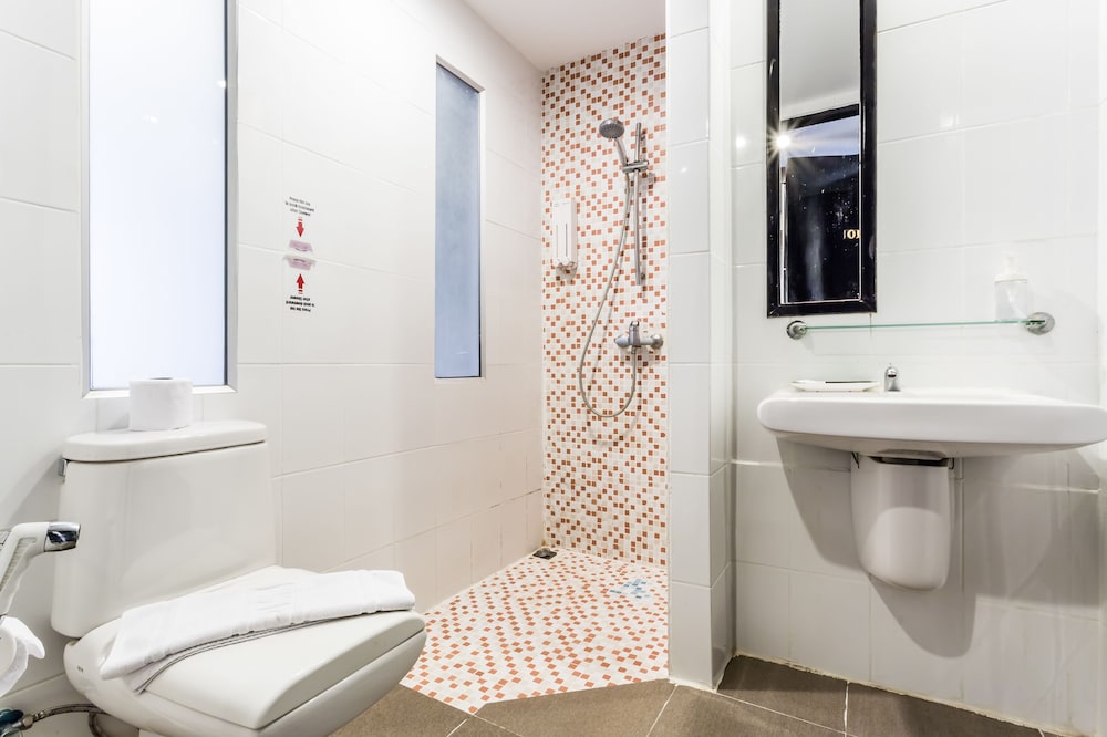 7q Patong Beach Hotel 46/49
