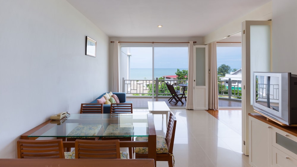 Baan Poolom Beachfront Condominium 34/50