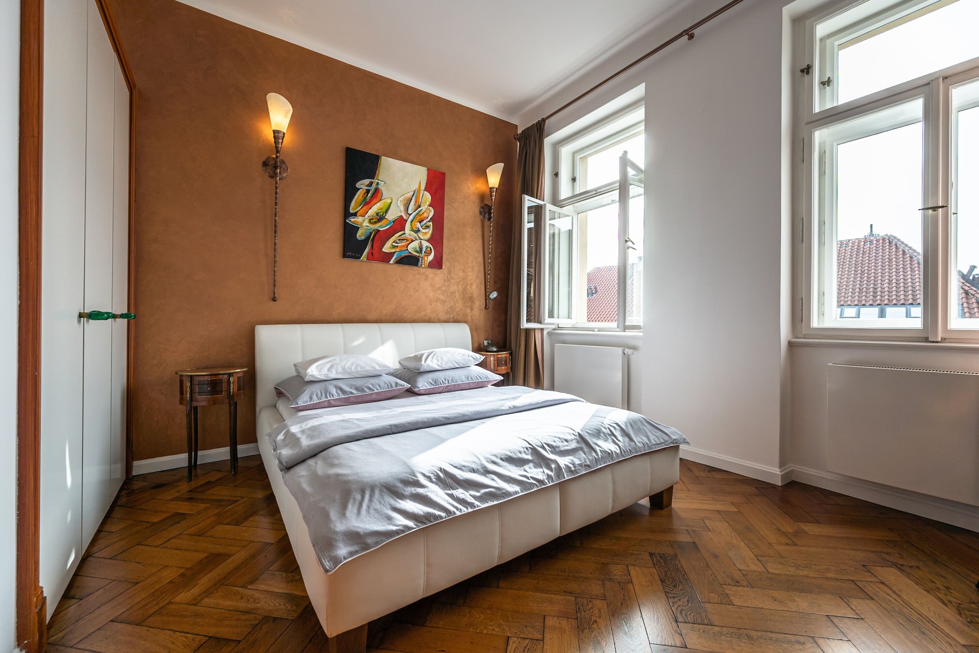 EXECUTIVE, APARTMENT