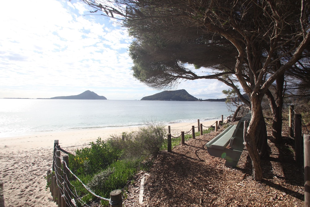 Beachfront Shoal Bay 9/16