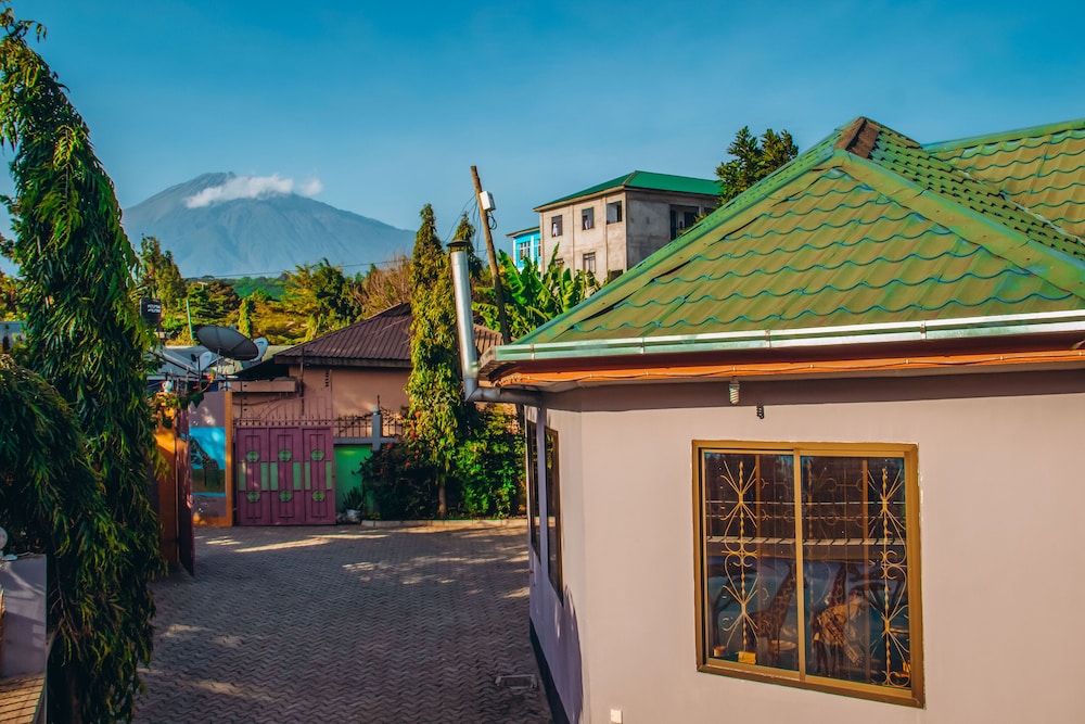 Arusha Giraffe Lodge 4/50