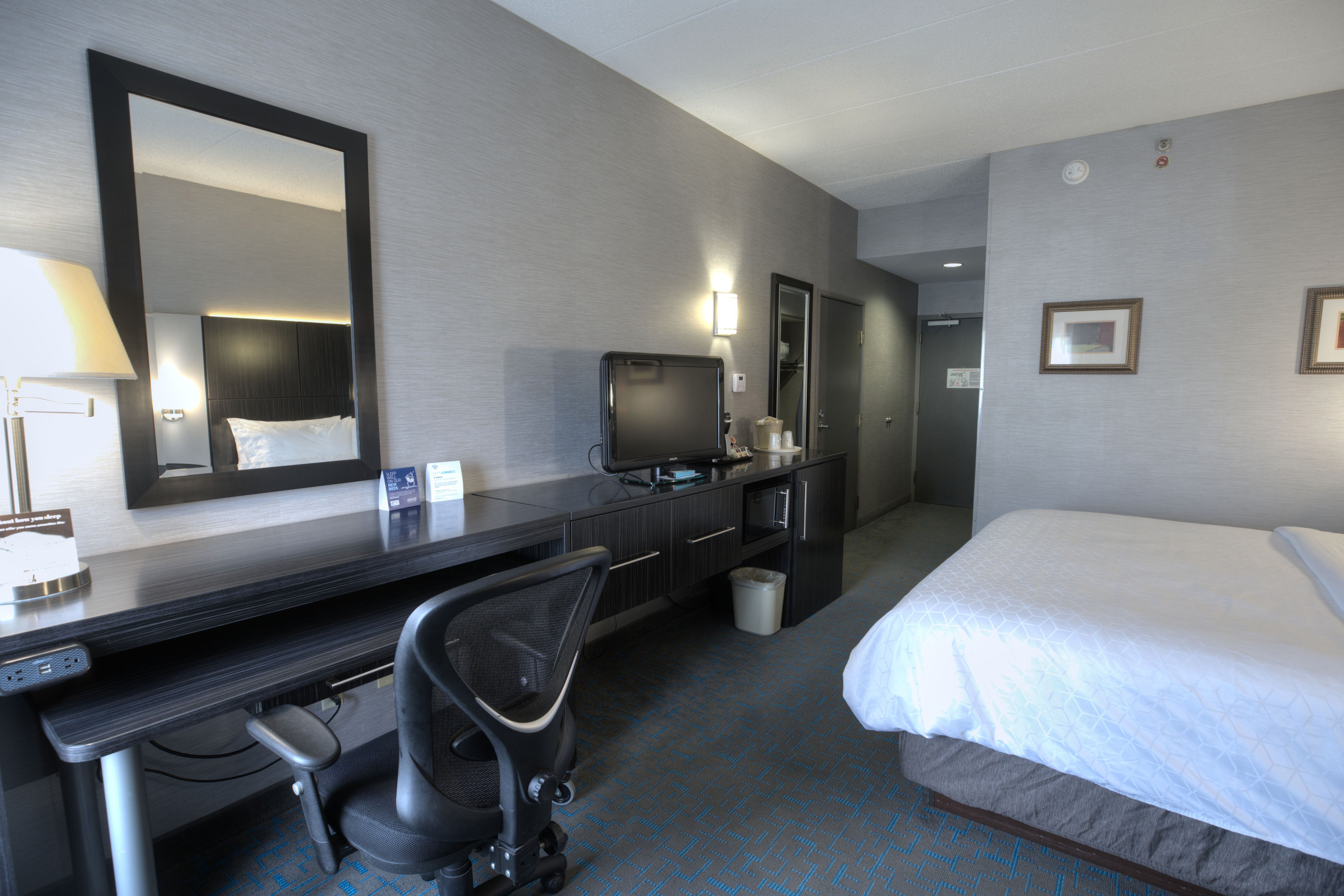 Holiday Inn Express Janesville I 90 And Us Hwy 14 11/65