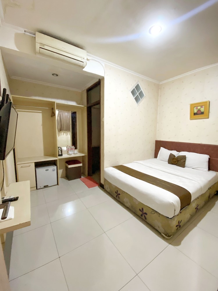 Scarlet Kebon Kawung Hotel 35/71