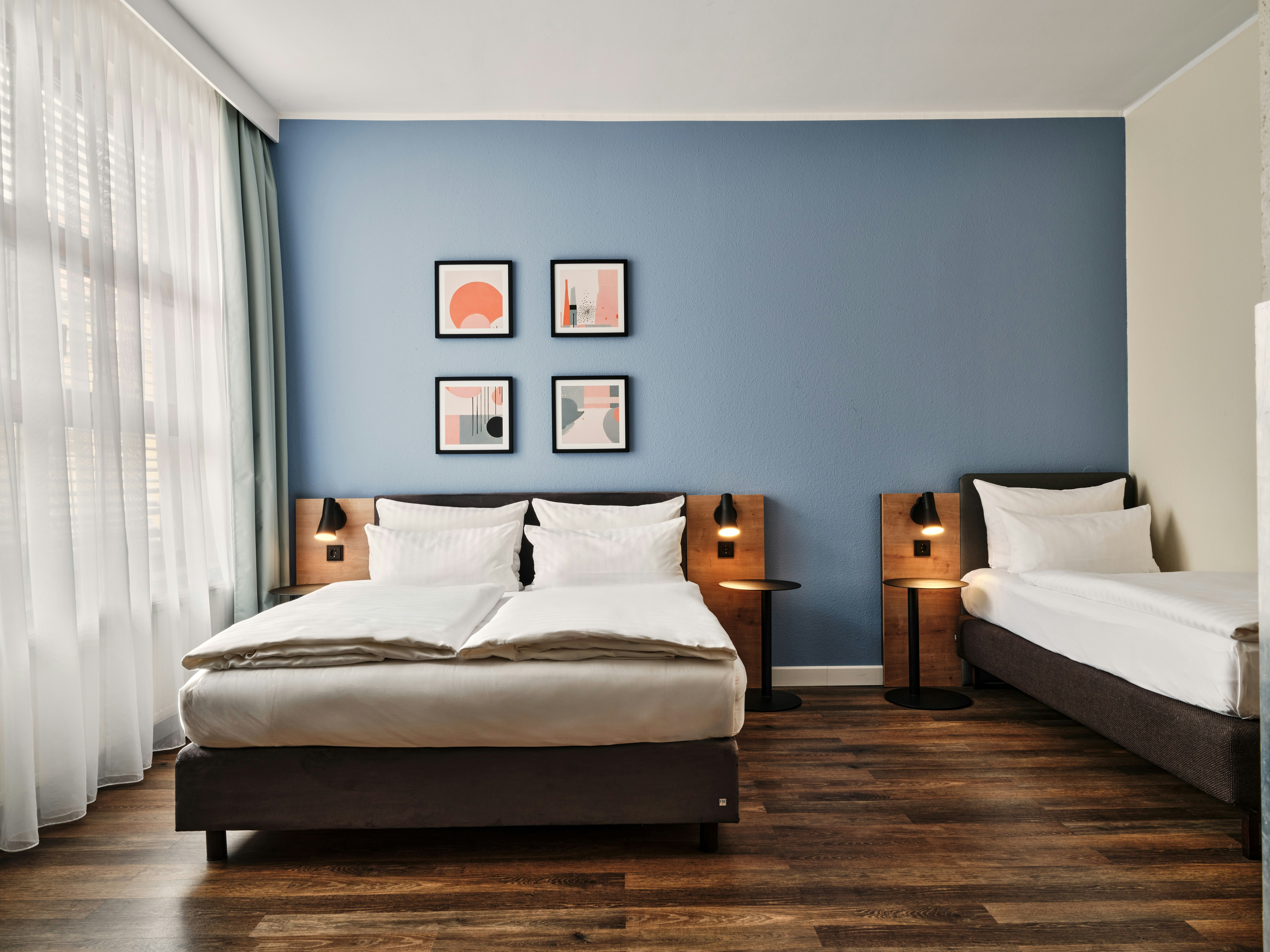 Premium, 1 Queen and 1 Single Bed