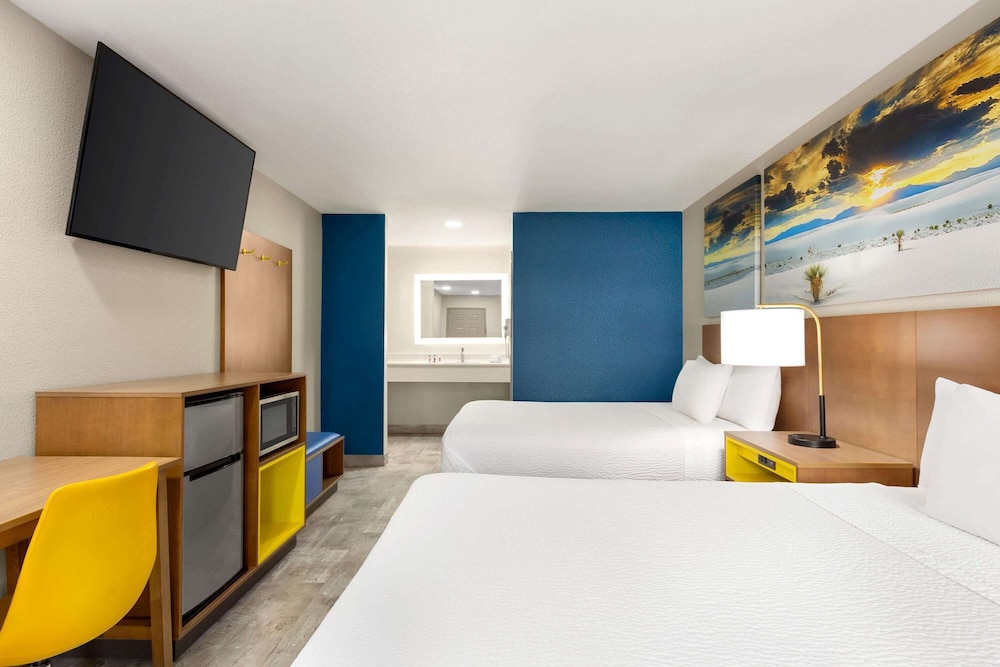 Days Inn by Wyndham Ruidoso Downs 20/54