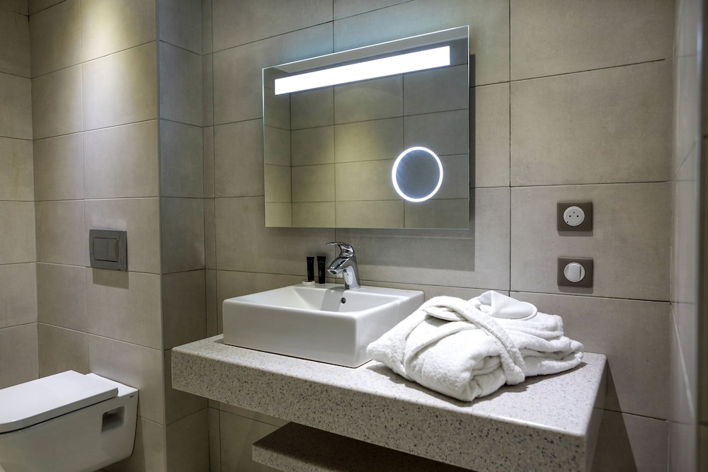 Studio, King Bed, Radisson Serviced Apartments Antananarivo City Centre 9/9