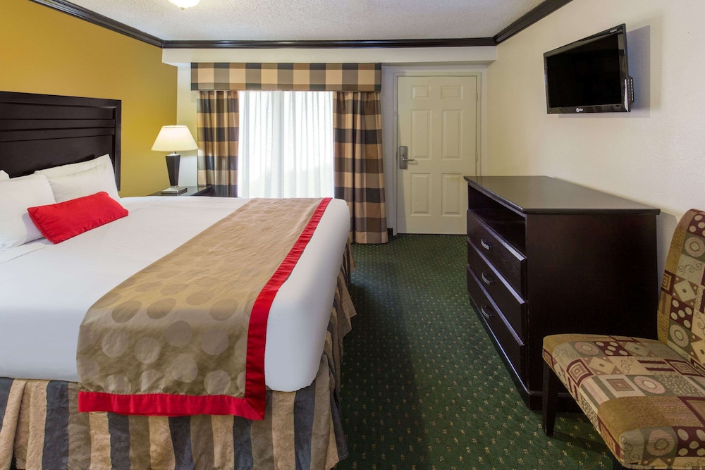 Ramada By Wyndham Ontario 16/31