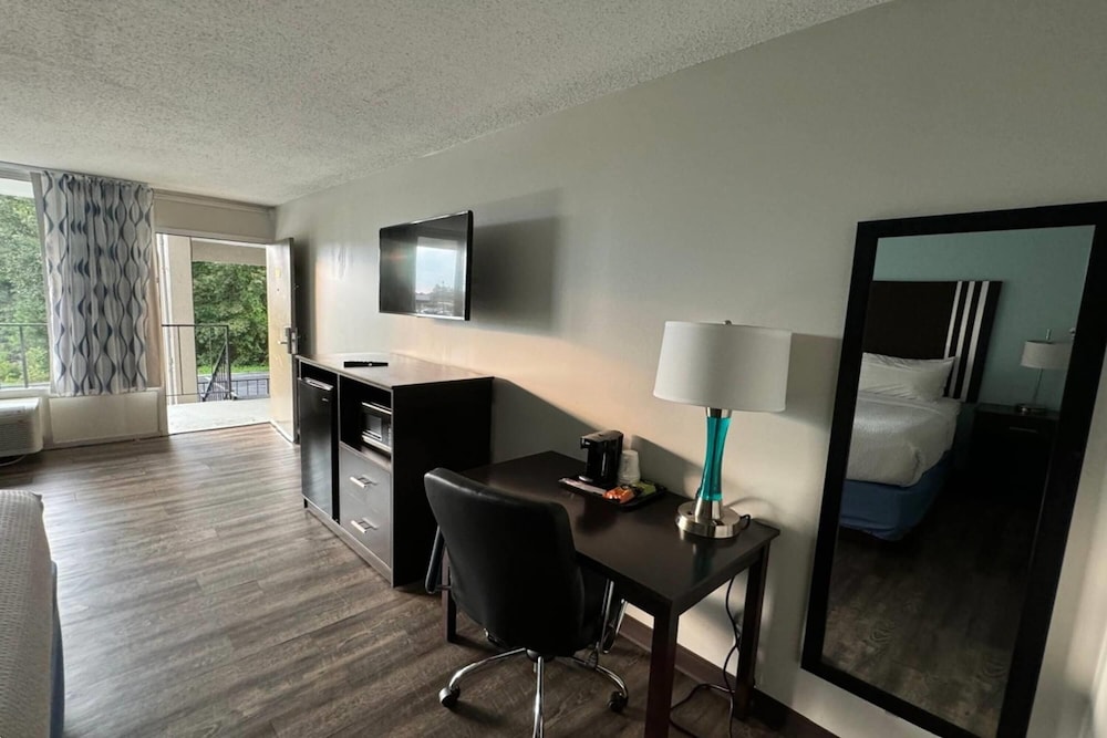 Days Inn by Wyndham Goldsboro 34/53