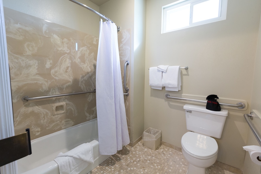 Cambria Landing Inn & Suites 14/35