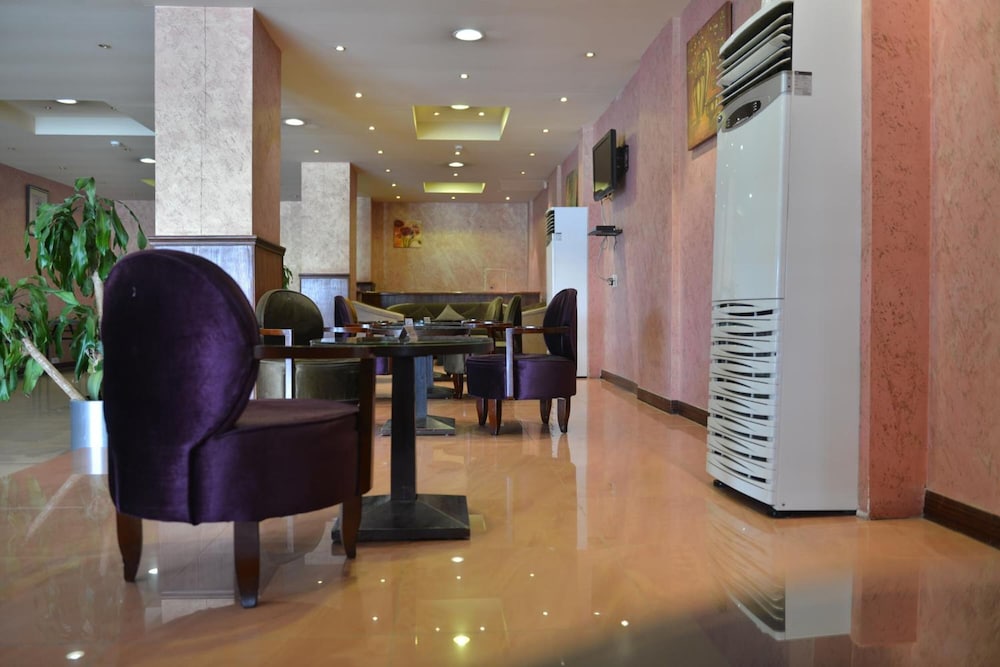 بنايه خليفه(Khalifa Tower Hotel Apartments) 65/69