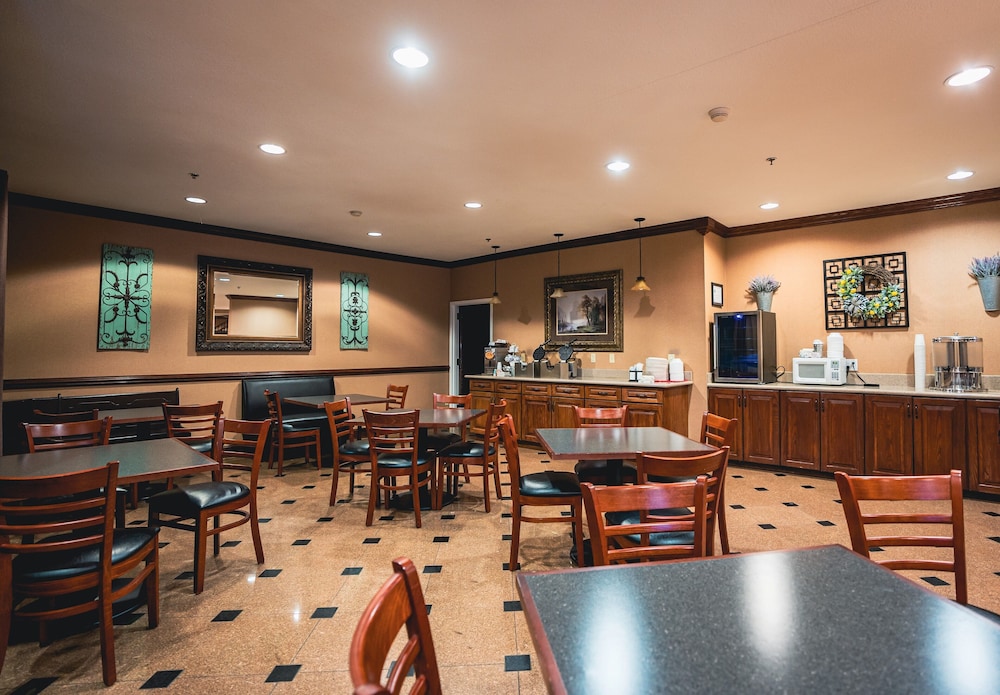 Mountain Inn & Suites Flat Rock 26/53