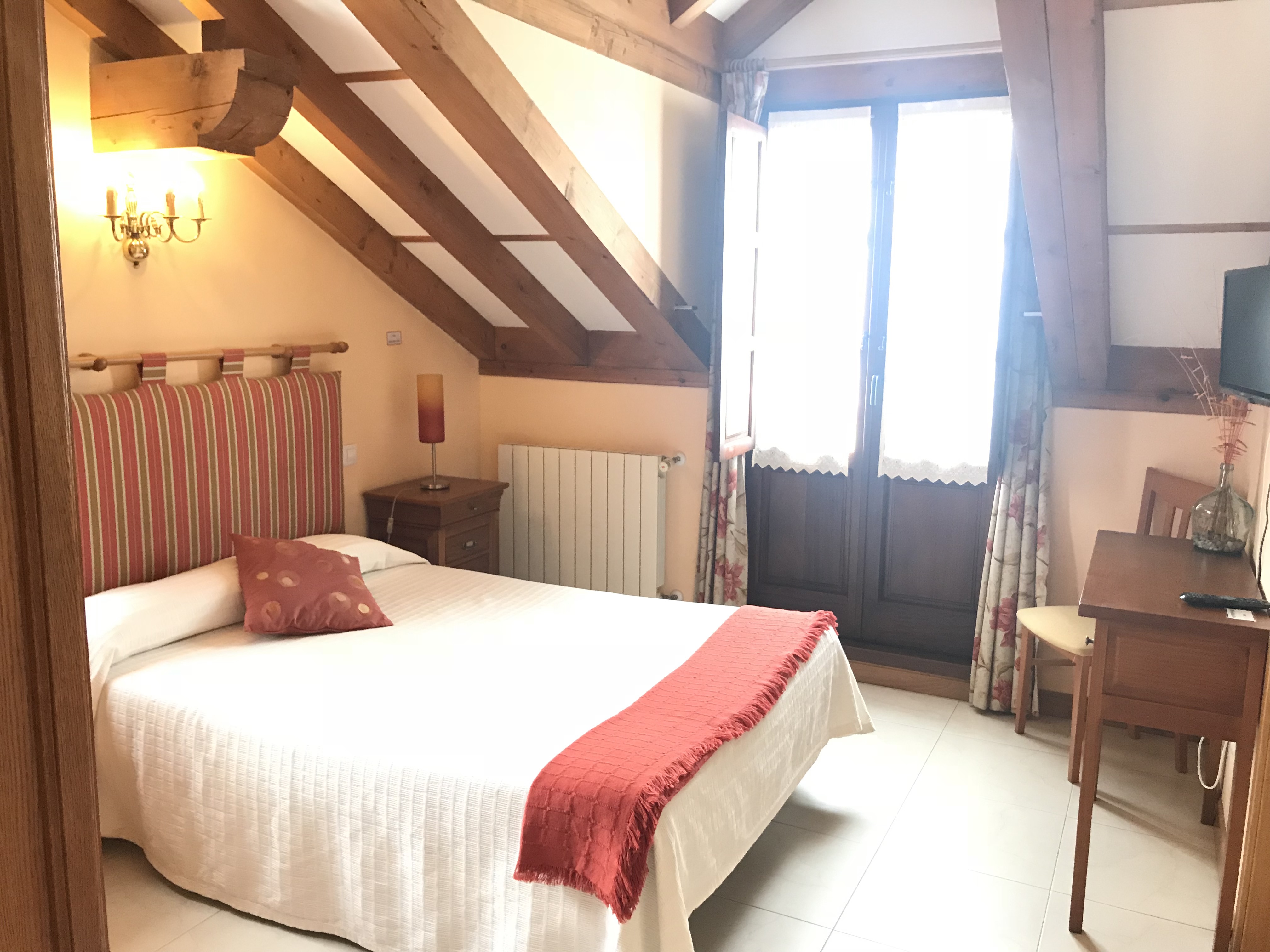 غرفة قياسية بسرير مزدوج أو سريرين منفصلين، Posada Rural La Cabana de Salmon 5/7