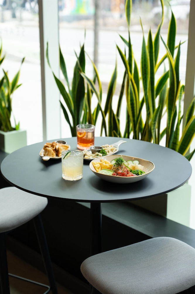 YOTEL Boston, Select by Hilton 60/79