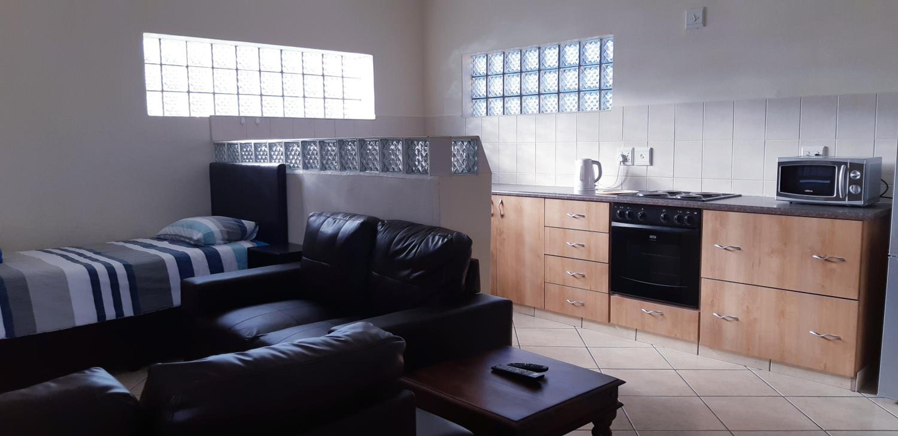 Getaway Self-Catering Tygervalley 8/13
