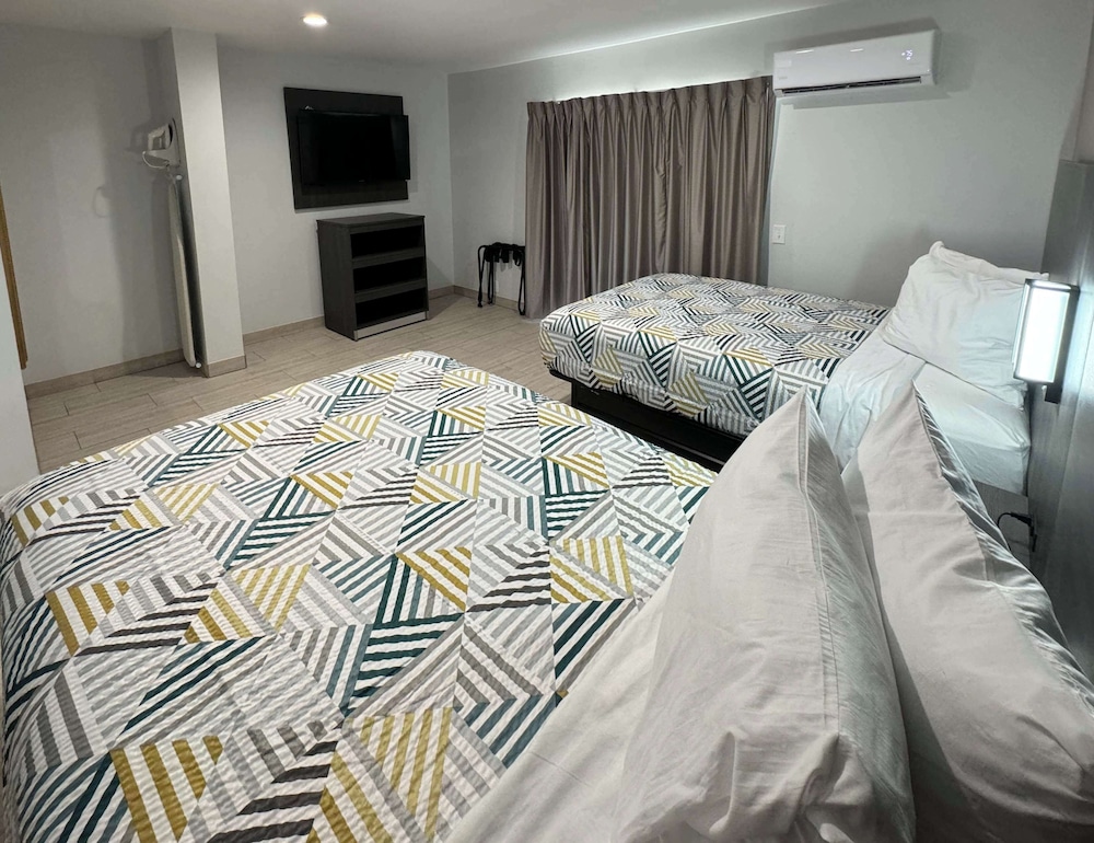 Studio6 Englewood, FL 44/61