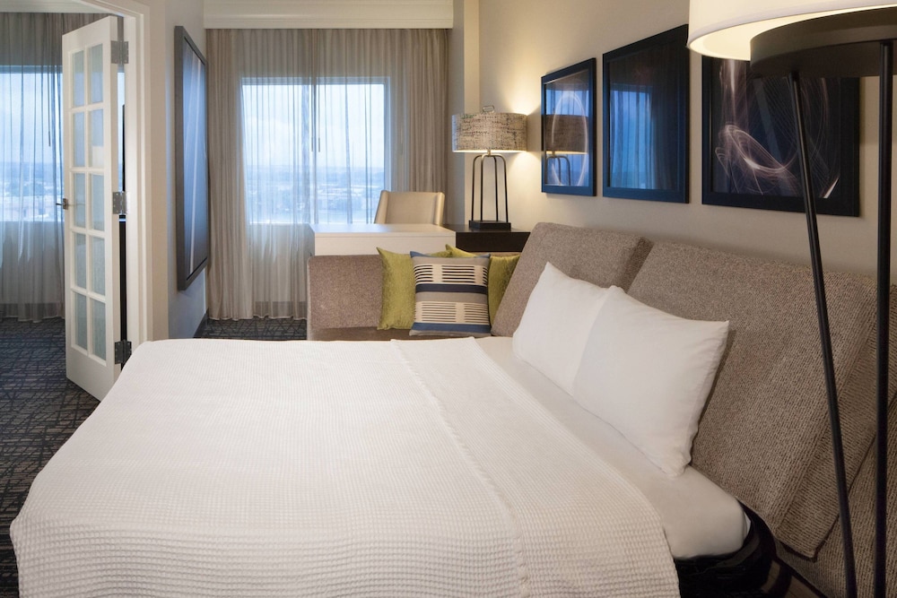 Marriott Suites Dallas Market Center 15/62