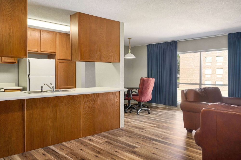 AmericInn by Wyndham Branson and Conference Center 10/62