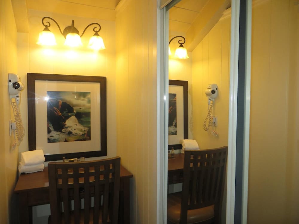 Big Sur Lodge 40/67