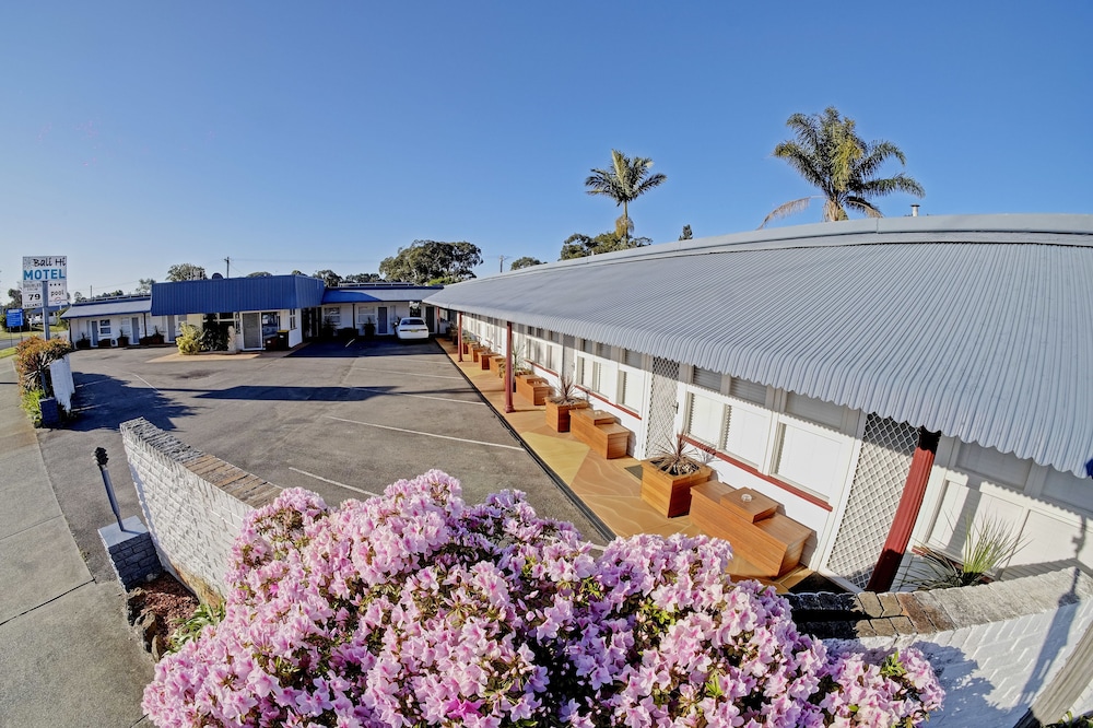 BALI HI MOTEL 48/49