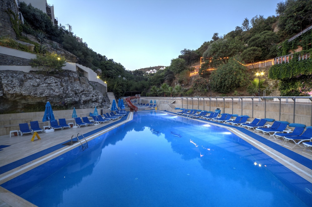 Golden Age Crystal Bodrum 22/50