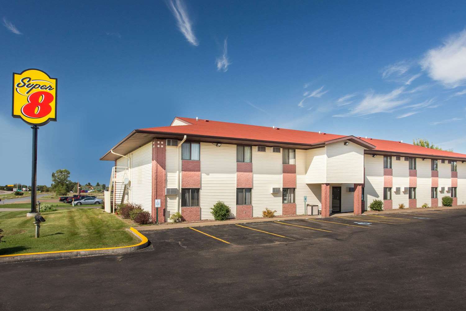 Super 8 By Wyndham Eau Claire I-94 2/20
