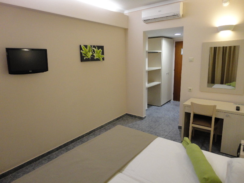 Imperial Hotel And Apartments 17/33