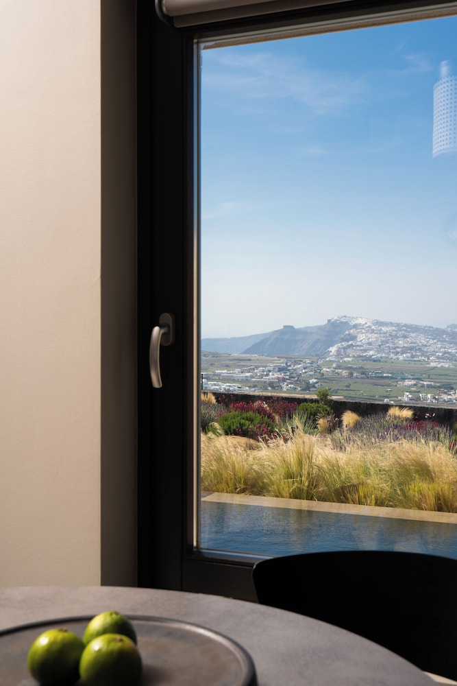 Apikia Santorini Suites - Adults Only 79/85